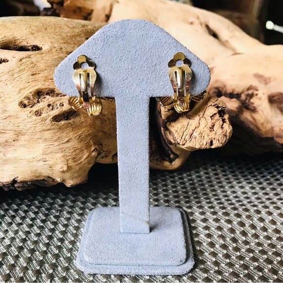 VTG Vintage Costume Gold & Silver Tone Flower Floral Clip On Floral Earrings - Picture 7 of 7